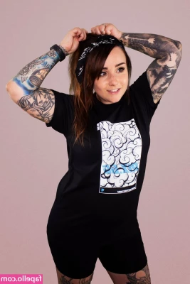 Missrage - I know it s a table BUTT I like being there