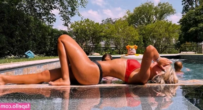 Ava Nucci [ ava-nucci ] - Watch me fuck my feet with my dildo.