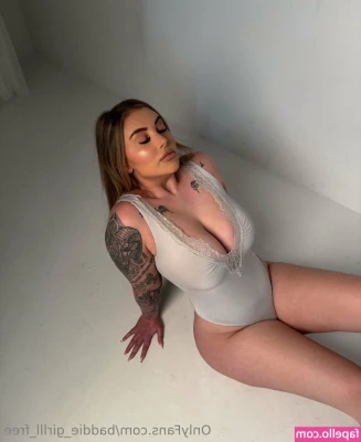 baddie_girlll_free [ baddie-girlll-free ] - Tik Tok is fun 🥰