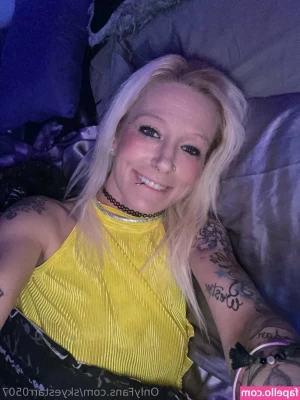 skyestarr0507 - 🔴 Dino Fights: @JoclynStone and I on the mountain having a