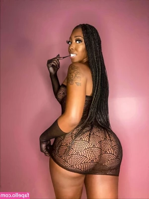 samira_0825 [ samira-0825 ] - Covering up the best part for you 💋