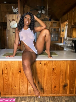 samira_0825 [ samira-0825 ] - That freshly waxed coochie: you know what time it is
