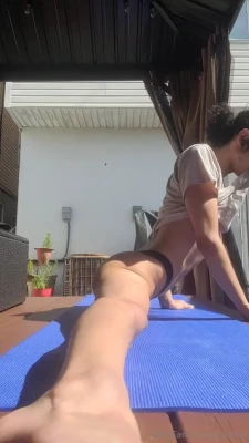twinku - Good morning guys  Enjoy a morning booty pic