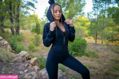 alessiabailey - Want to hang on to me