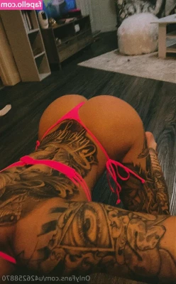 blackwidowbarbie - Pink and wet  couldn t get a close up