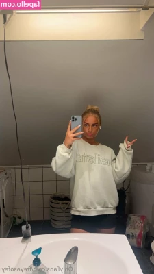 lilyxrainvip - Mama got her some Viking this morning    Tell Ragnar  you like ass