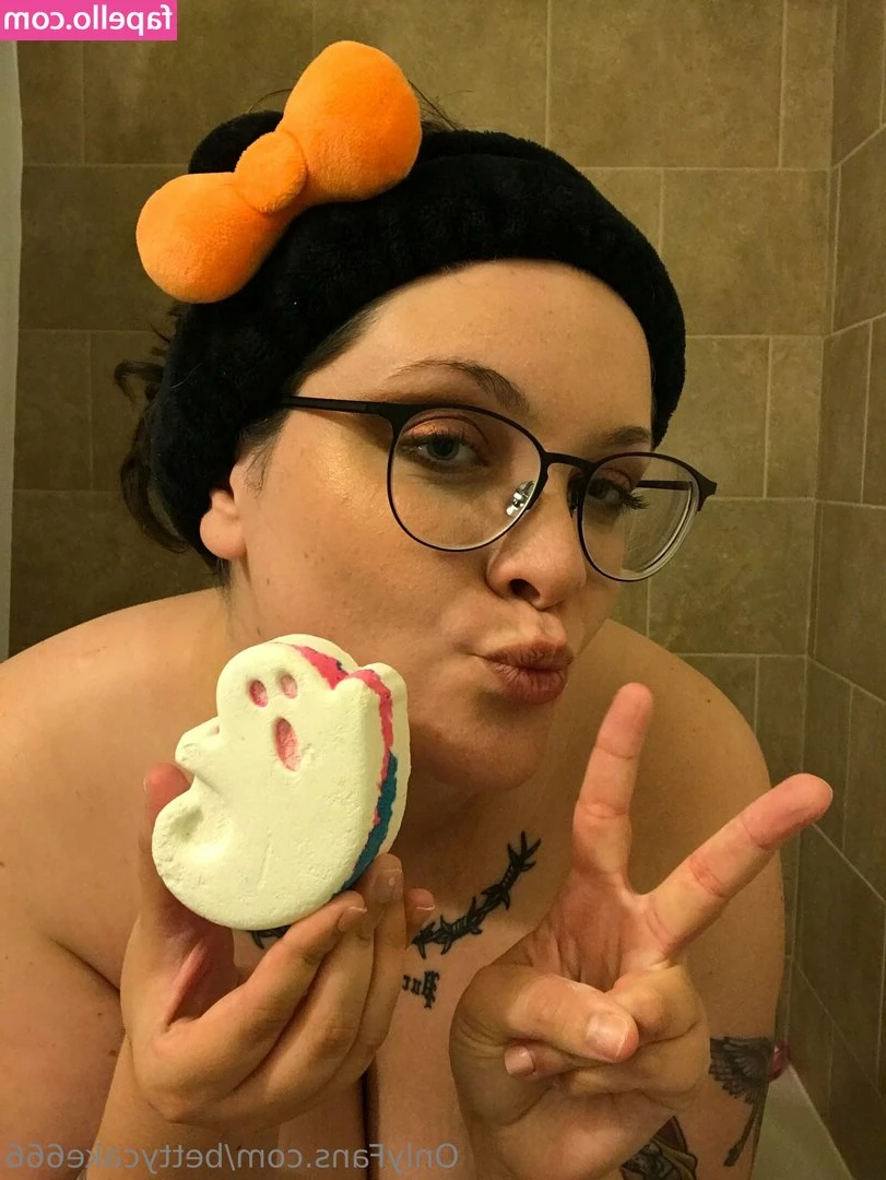 bettycake666 - Hi🥰