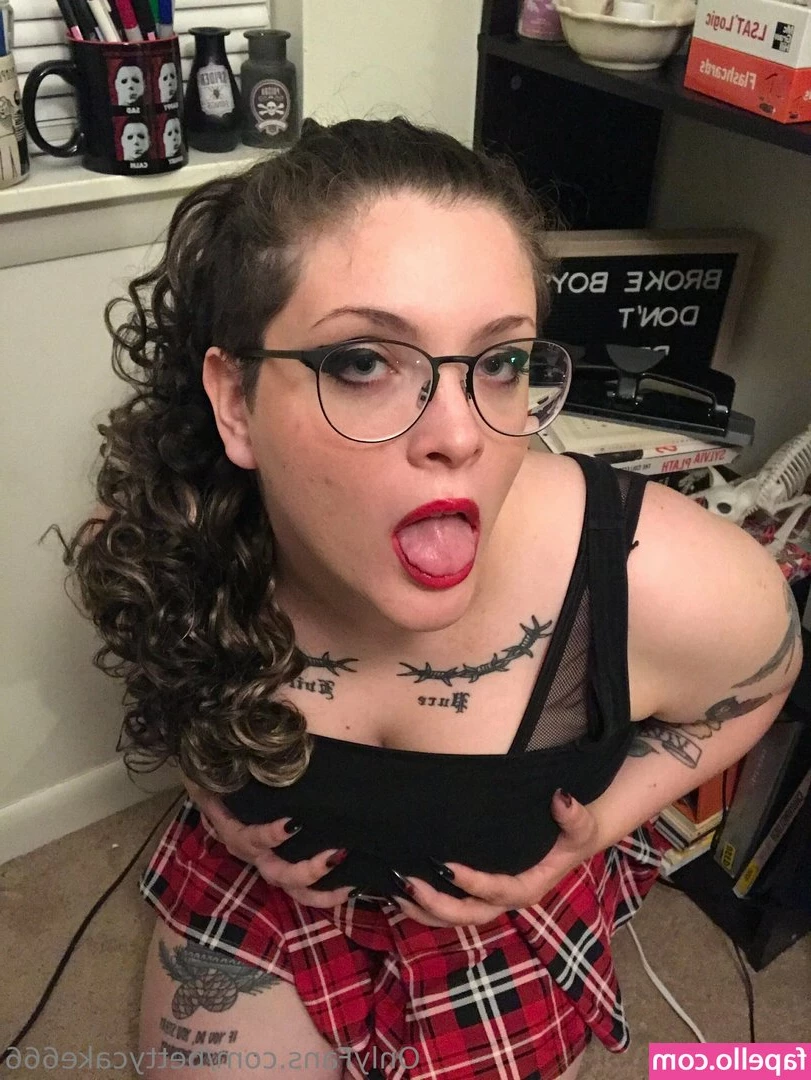 bettycake666 - Sucking his dick until he came