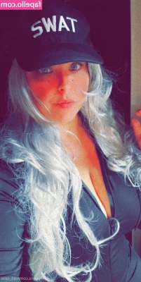 cali_sass [ cali-sass ] - Boutta to get my holes wrecked xx  @princessrhix