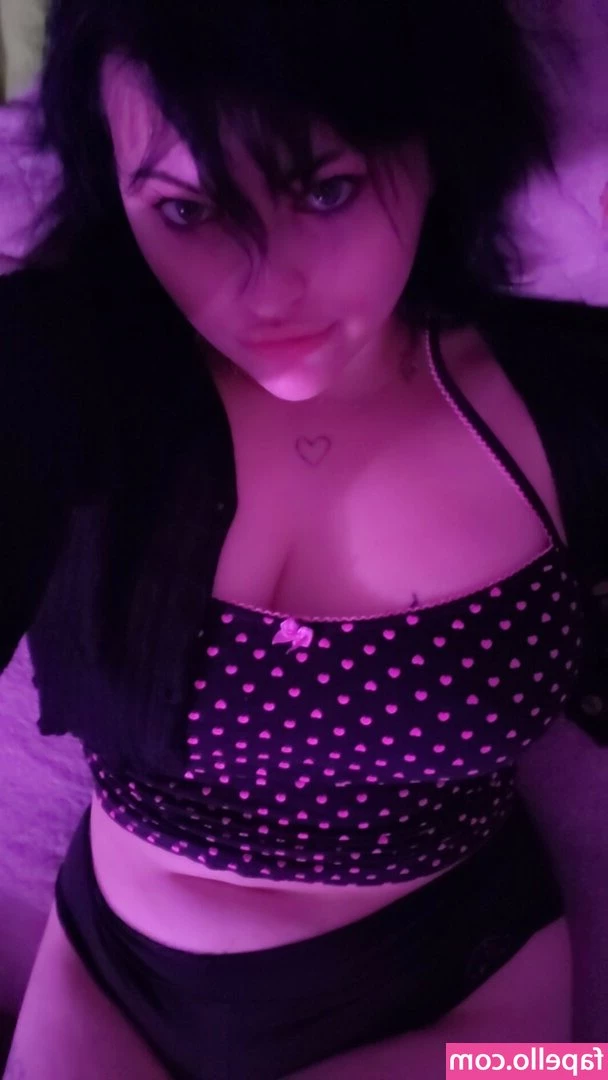 Doctor_Smiles553 [ doctor-smiles553 ] - Under this dress is a wet pussy and tight asshole for you hehe