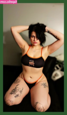 Doctor_Smiles553 [ doctor-smiles553 ] - booty pics for days