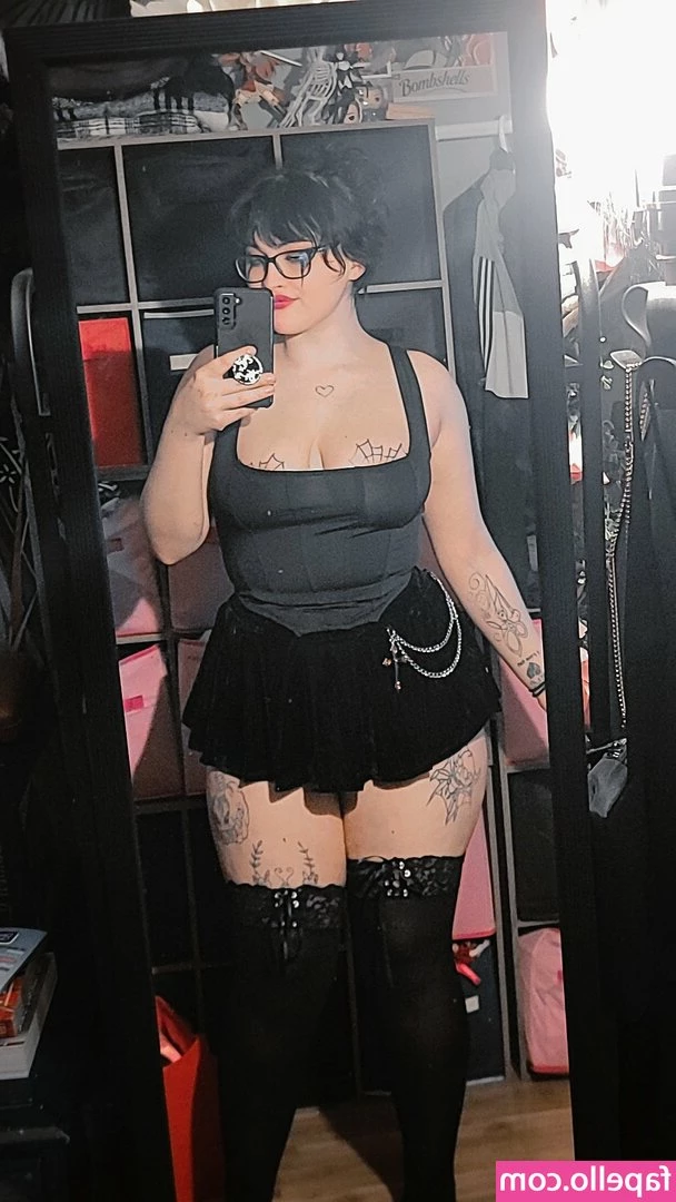 Doctor_Smiles553 [ doctor-smiles553 ] - I need my daddy issues to be sorted  anyone want to come please me