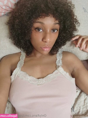 peachysodaaa - Looking extra thick today 😩 new video going up tomorrow!