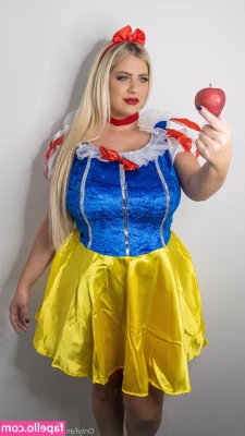 Nina Phoenix [ nina-phoenix ] - I'm glad you're here to get to know all my facets! 💋 There are no