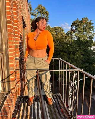 lightskin [ lightskin-1 ] - Are you going to make me stop teasing you?😋