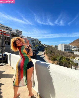lightskin [ lightskin-1 ] - playing in my wet juicy pussy