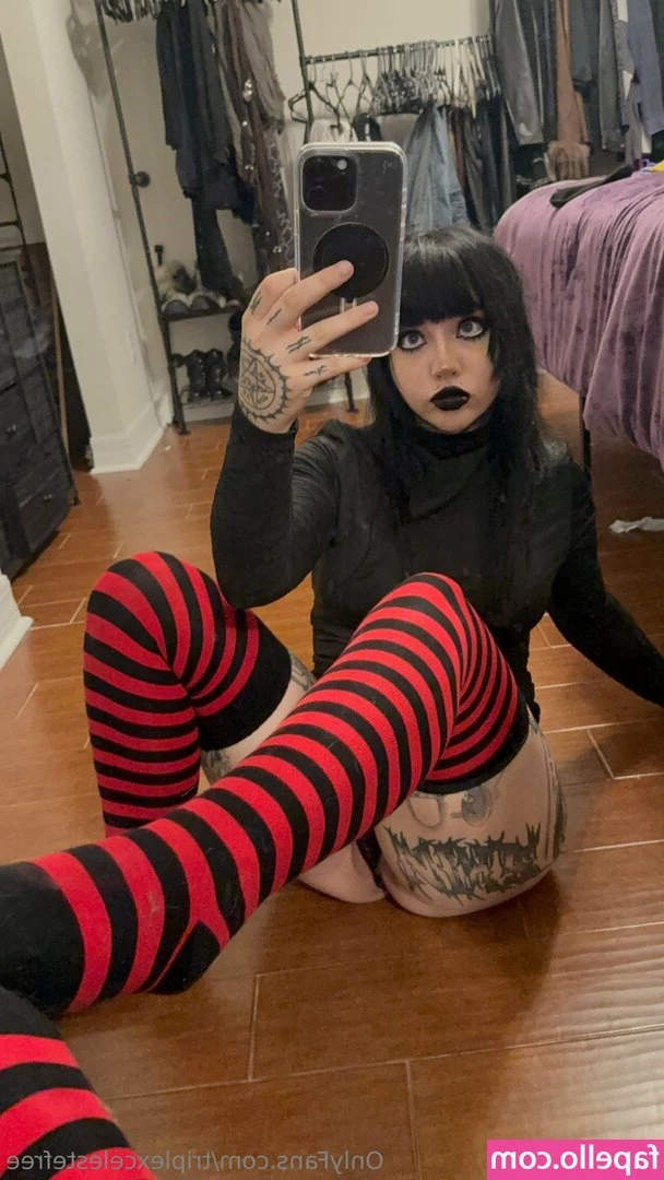 triplexcelestefree - Write down what part of my body will you kiss first?💋💋