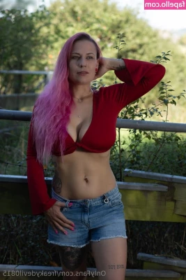 Lisa.joanne [ lisa-joanne ] - Tight pussy and big tits