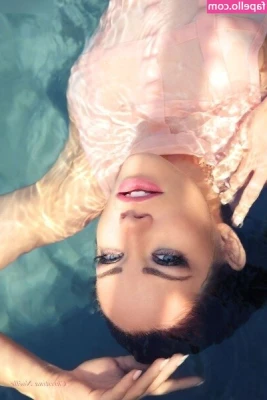 Stephanie Davis [ stephanie-davis ] - I'm feeling blue ;)