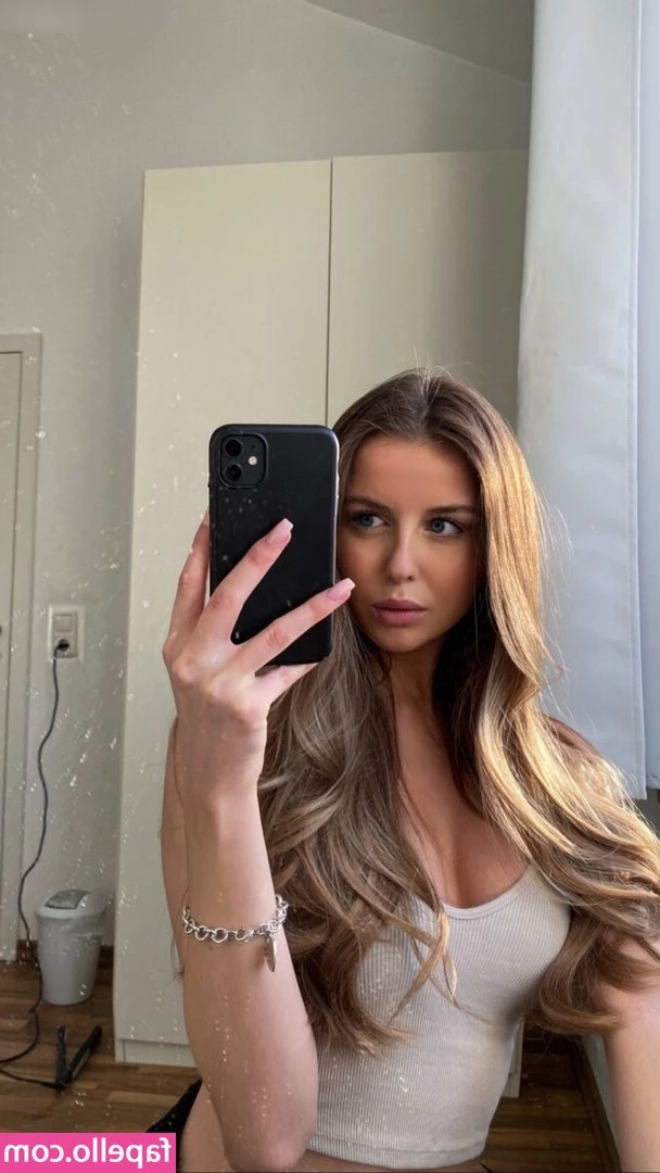 Eileen Isroe [ eileen-isroe ] - Are u a tits sucker? 👅