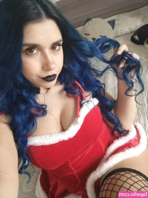 krisfits [ krisfits-3 ] - A tiddie tease for ya  I feel CUTE  Tell me I m a cutie