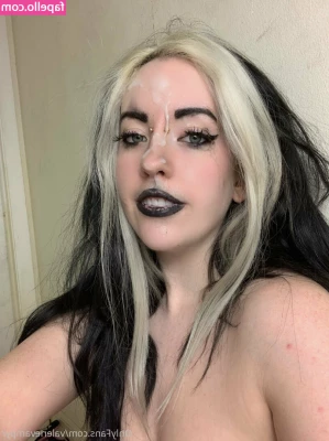 ValerieVampyr - Come stretch with  moonbabexo92   She s new to OF  Let s show her