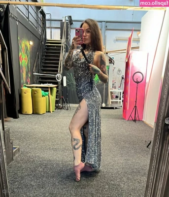 mari_galore_vip [ mari-galore-vip ] - Just a few naughty shots after morning carpool drop off  