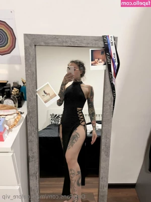 mari_galore_vip [ mari-galore-vip ] - ..come closer! … how close are you to cum? 🔥💦