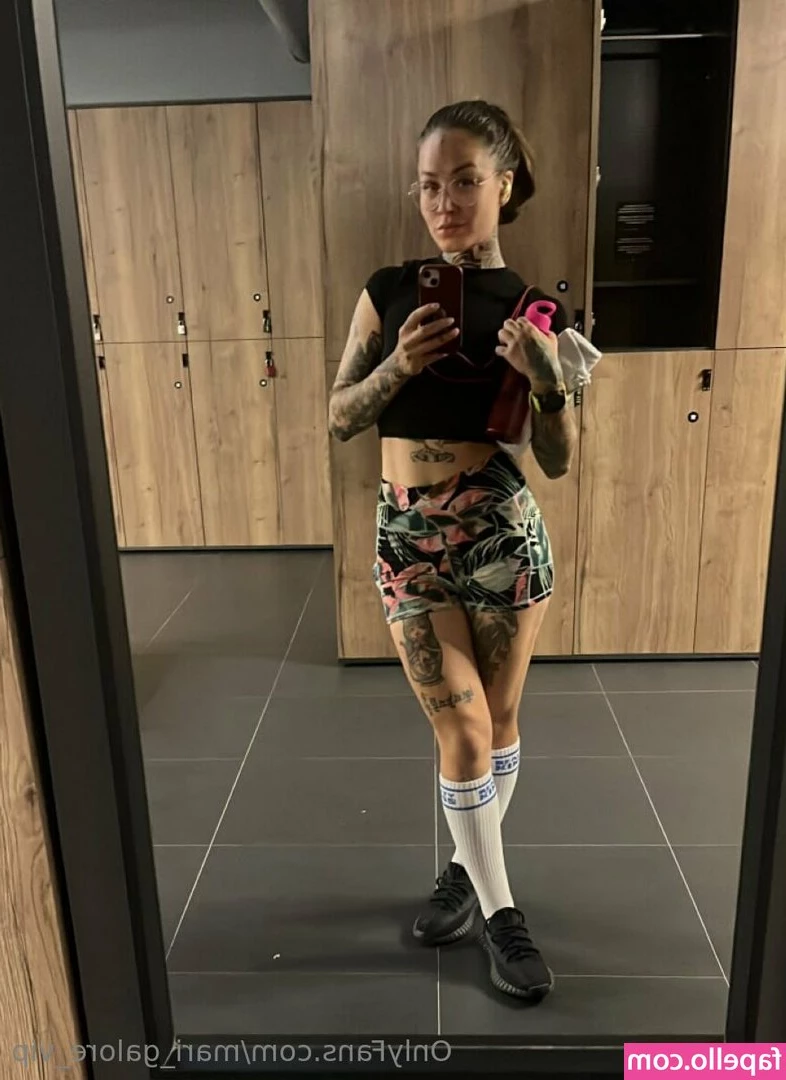 mari_galore_vip [ mari-galore-vip ] - good morning heres my butt in the shower