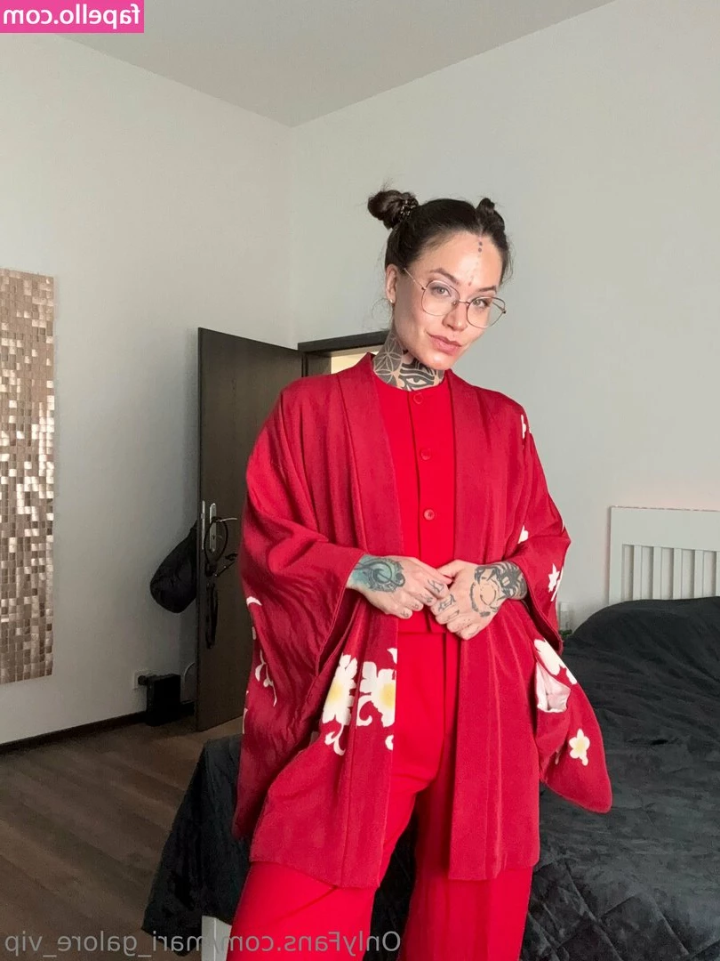 mari_galore_vip [ mari-galore-vip ] - Selfie NUDE😈 ¿cuál es tu favorita?
