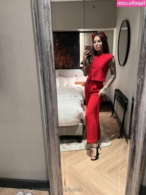 mari_galore_vip [ mari-galore-vip ] - Papi estoy muy calentita🥵🥵🥵🥵 Daddy, I am very hot 🔥