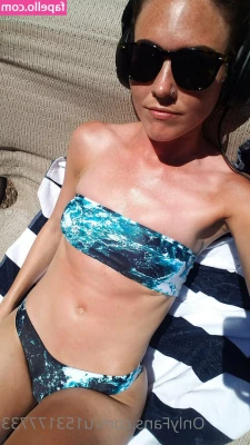 u153177733 - Some fun with a friend