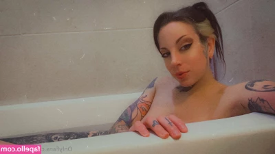valorafree - Sit down and jerk off
