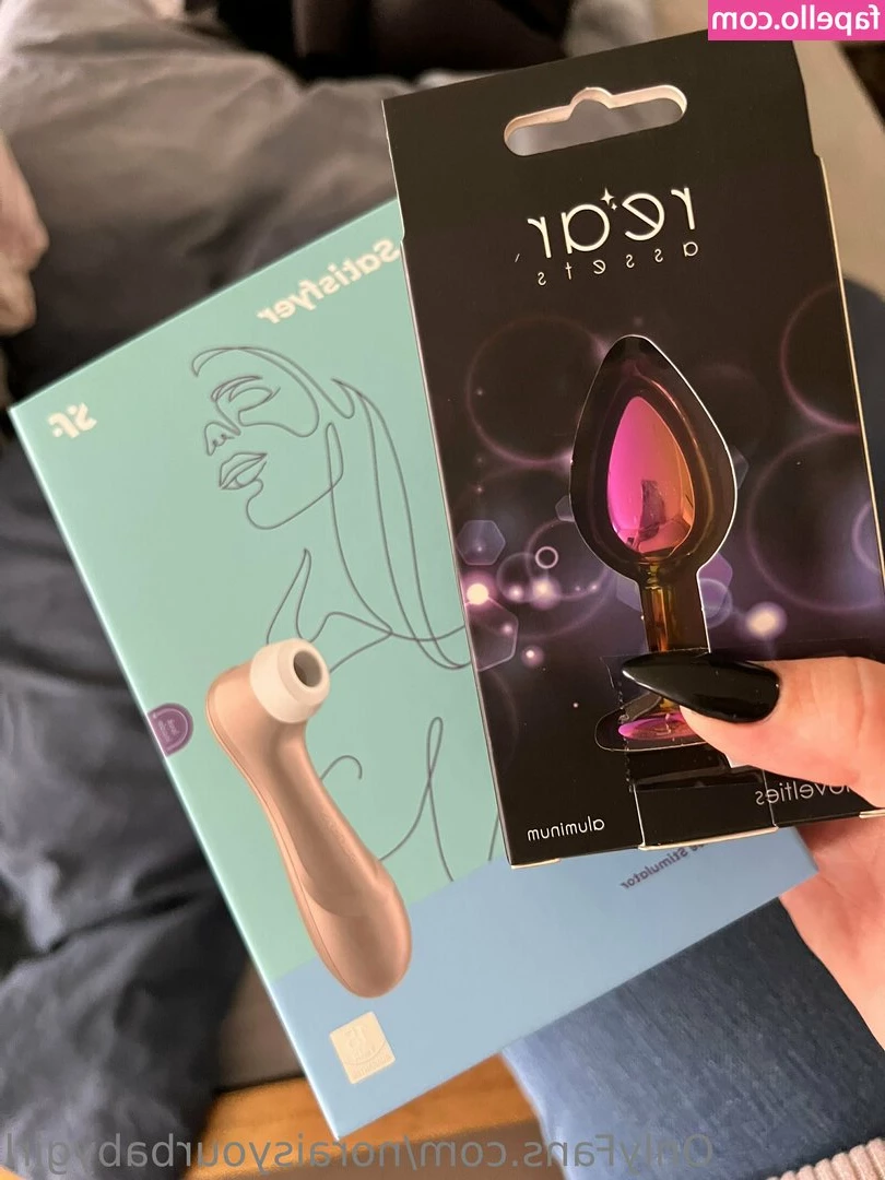noraisyourbabygirl - Yes I know you're watching 🚬💋