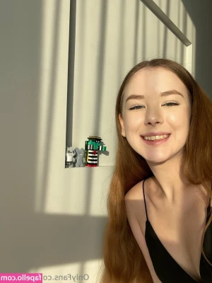 lil_virgin [ lil-virgin ] - Chillin with my pussy