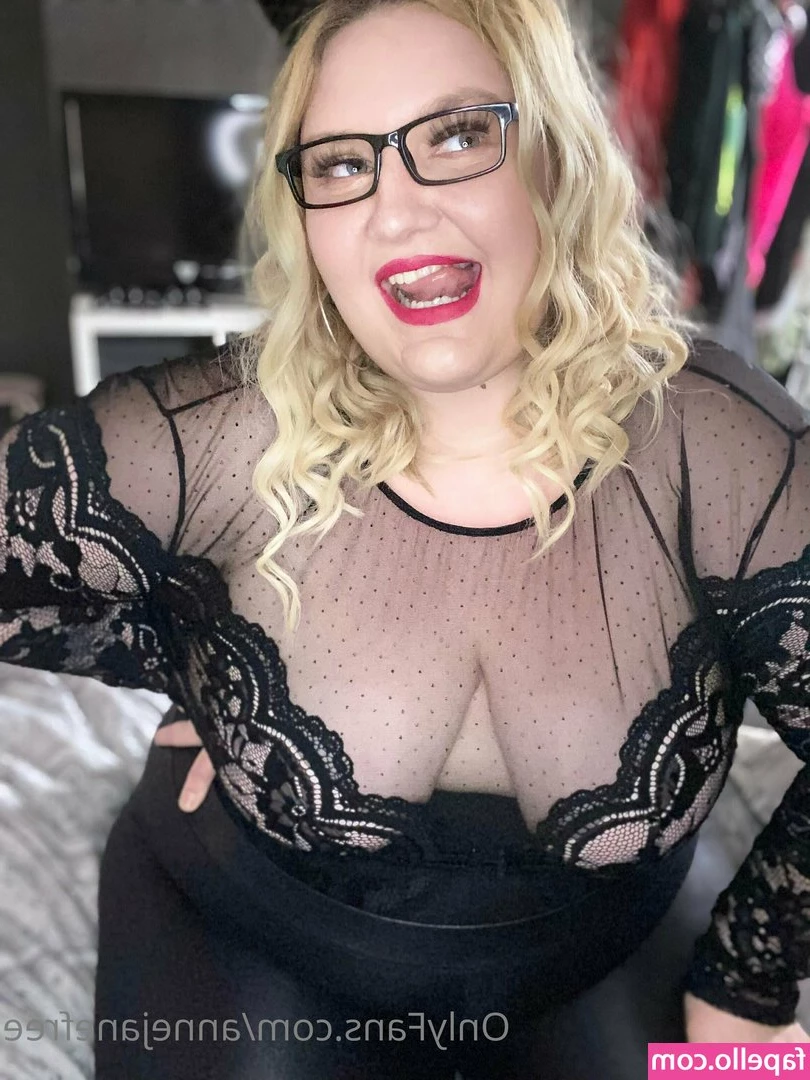 novaskyeefree - About to shower...are you joining me?💦