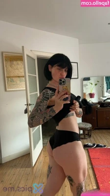 Tweetylaura [ tweetylaura-1 ] - You wake up to see me in bed like this  are you grabbing my toy or