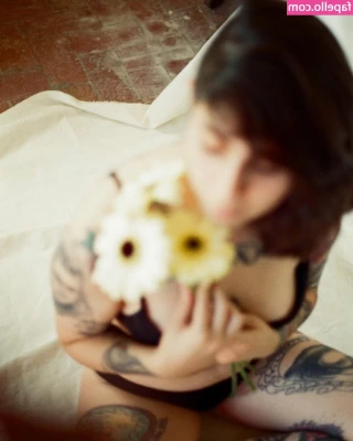 Karenzio - Sexy, sensual and hot! Not to miss 🍍🔥