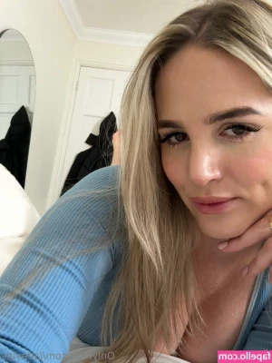 jadevips - I pulled up my own shirt and squeezed my tits three times 