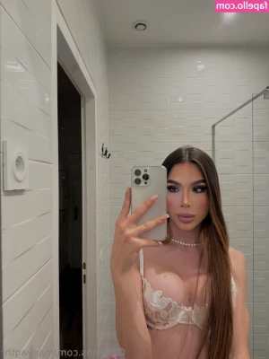 maevagthr - Who want to suck my toes