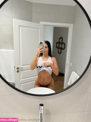 Alya_ferrari [ alya-ferrari ] - Sometimes I need a little recharge 🤤