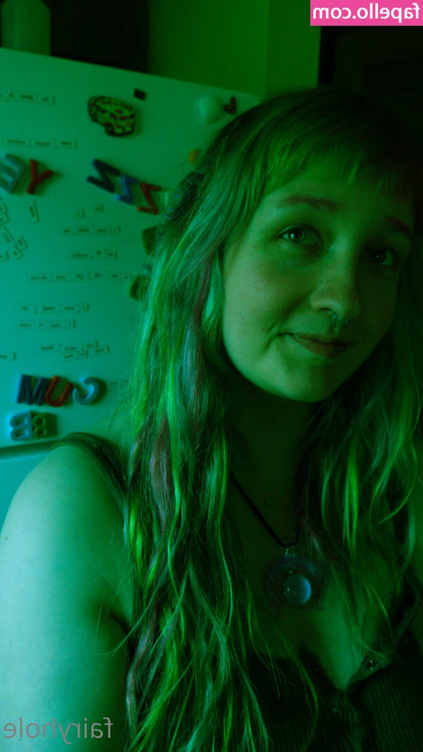 vibrosphere - arilayna Go follow this babe  She needs more subscribers and she s hot