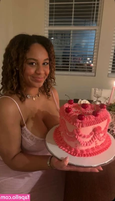 Nia Sioux [ nia-sioux ] - Do you like the red color of my suit