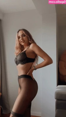 Veronica Bielik [ veronica-bielik-1 ] - rough boy feet  tasty