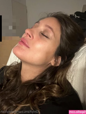 sassylilah - Crossing my legs so you can unlock them
