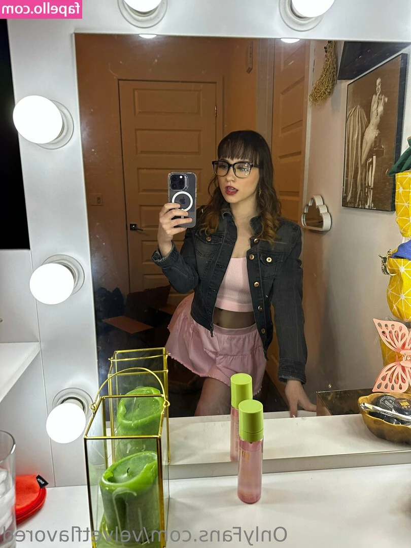 velvetflavored - Live tonight! 10pm EST! New hair too!