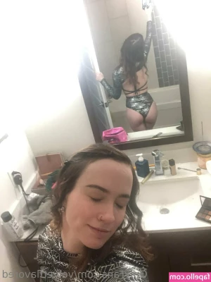 velvetflavored - Playing my titties in this tube top
