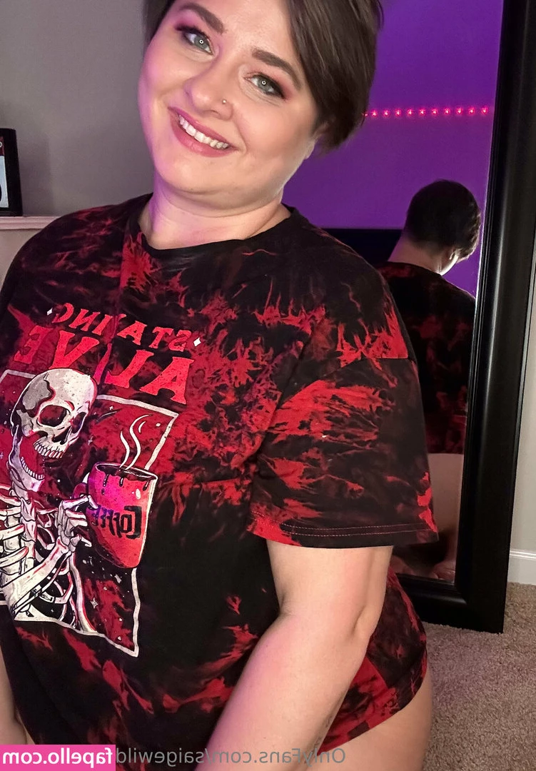 saigewildsvideostore - Flexing them titties and hips like a bomb ass babe   good evening