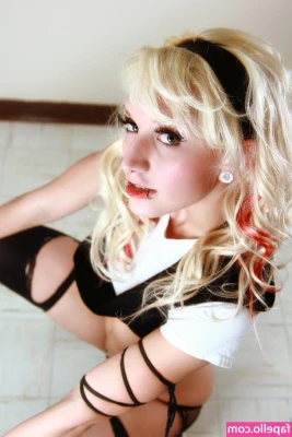 Hellenheelz - Good morning   Just thought I d give you some ass  to help start your