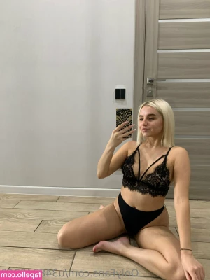 lana_mokhova [ lana-mokhova ] - Really wanna be getting my tight pussy fucked rn